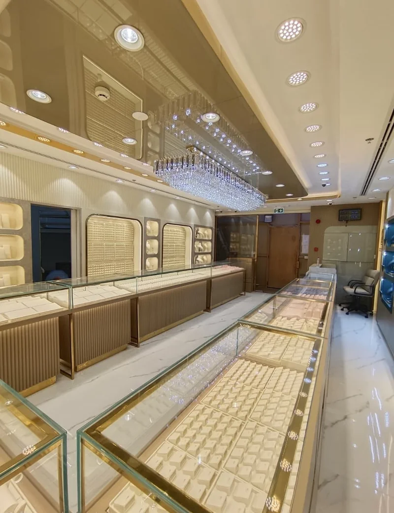 Premium accent lighting and jewellery showcase design – Creative Avenue luxury retail Sharjah UAE