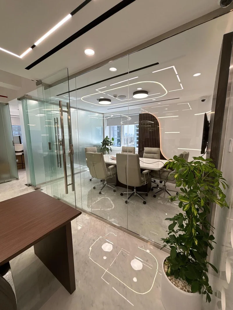 Custom meeting room joinery and conference table – Shriji Trading DMCC office fit-out JLT Dubai UAE
