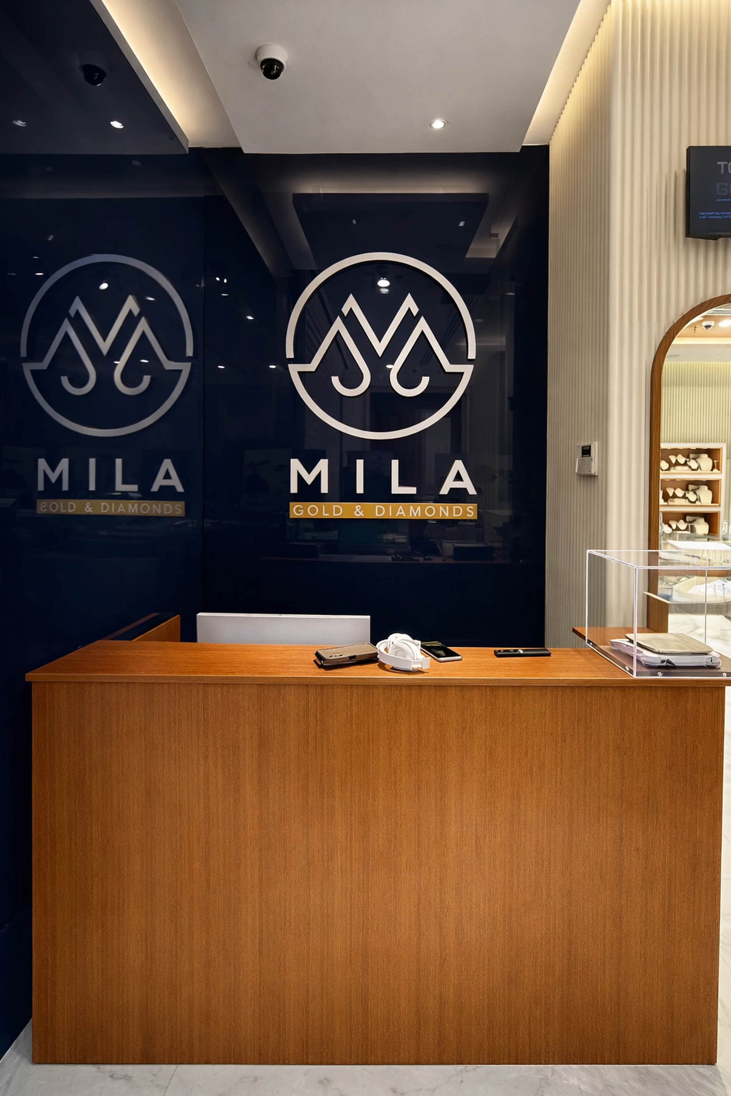 Elegant jewellery store entrance and storefront design – Mila Jewellery Safari Mall by Creative Avenue