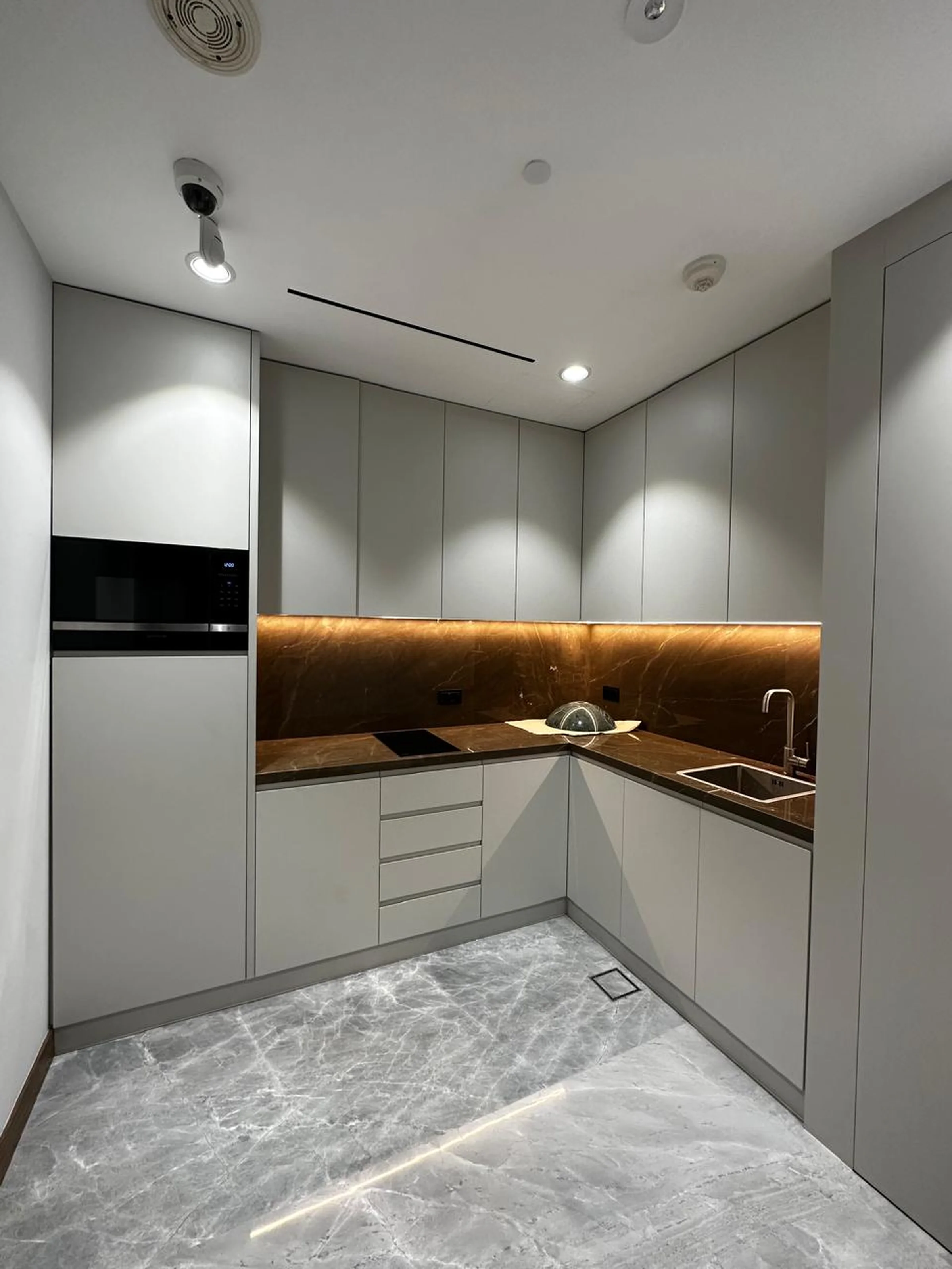 Custom kitchen cabinetry and premium finishes – Villa 78 Dubai by Creative Avenue Decor Design